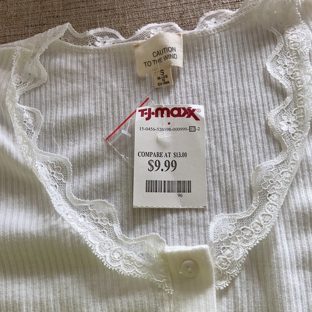 White button top - Picture 2 of 2